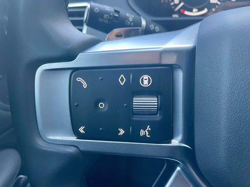 Certified 2025 Land Rover Discovery Dynamic SE AWD/4WD image 23