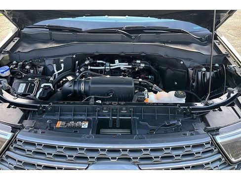 Used 2022 Ford Explorer XLT w/ Equipment Group 202A AWD/4WD image 12