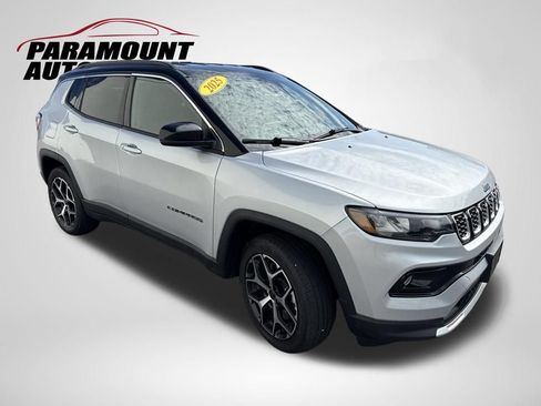 Used 2025 Jeep Compass Limited AWD/4WD image 3