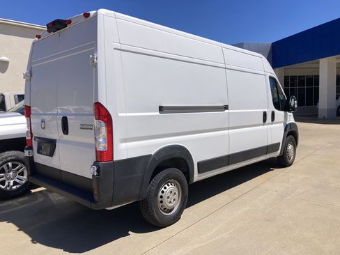 Used 2024 RAM ProMaster 2500 w/ Convenience Group FWD image 2