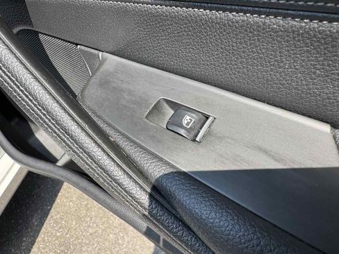 Used 2019 BMW 530i w/ Convenience Package RWD image 33