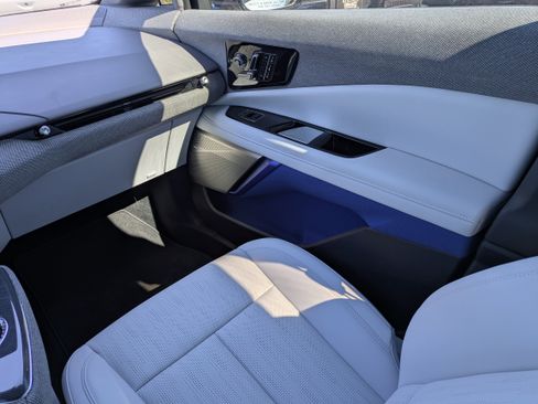 New 2025 Cadillac Optiq Sport 2 w/ LPO, ONYX Package image 15