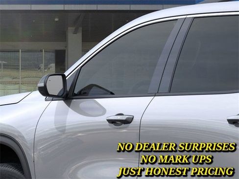 New 2025 Chevrolet Traverse LT w/ Enhanced Driving Package image 12