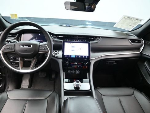 Used 2025 Jeep Grand Cherokee Limited w/ Black Appearance Package RWD image 18