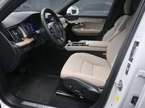 New 2026 Volvo XC90 T8 Plus w/ Protection Package Premier AWD/4WD image 17