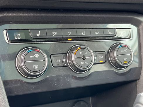 Used 2021 Volkswagen Tiguan SE w/ Panoramic Sunroof Package image 22