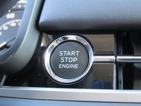 New 2025 Mitsubishi Outlander SE image 16