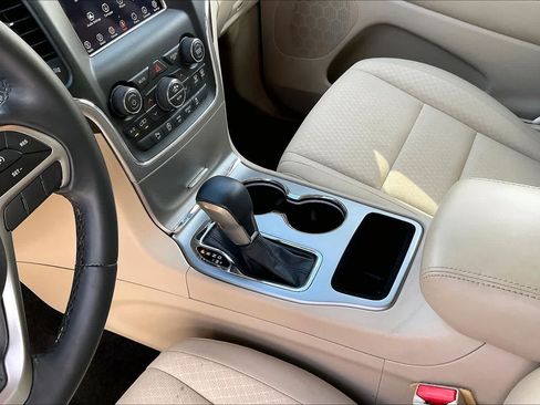 Used 2018 Jeep Grand Cherokee Laredo RWD image 16