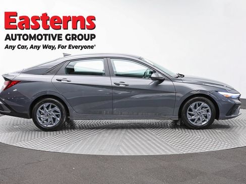 Used 2024 Hyundai Elantra SEL FWD image 4