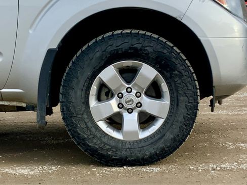 Used 2012 Nissan Frontier SV image 17