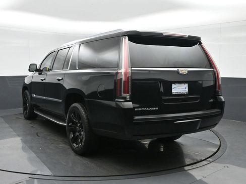 Used 2017 Cadillac Escalade ESV Luxury image 5