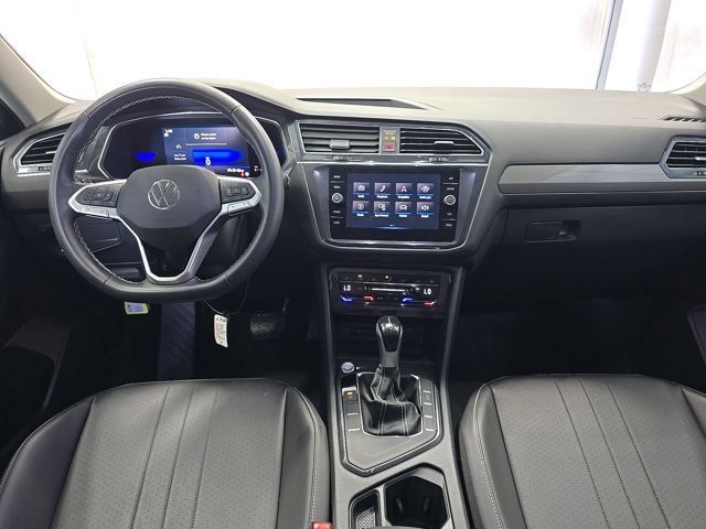Used 2023 Volkswagen Tiguan SE FWD image 11