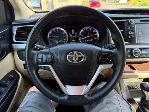 Used 2016 Toyota Highlander XLE AWD/4WD image 28
