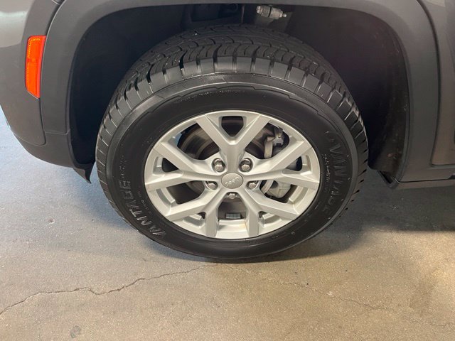 Used 2023 Jeep Grand Cherokee Limited AWD/4WD image 31
