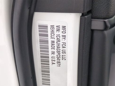 Certified 2023 Jeep Grand Cherokee Laredo w/ Luxury Tech Group I image 35