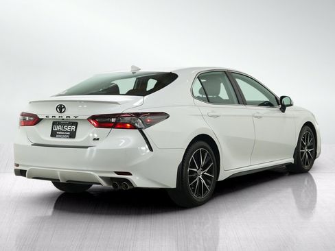 Used 2022 Toyota Camry SE FWD image 5