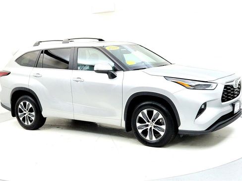 Certified 2024 Toyota Highlander XLE image 7