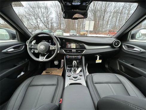 New 2025 Alfa Romeo Giulia w/ Driving Assist Package image 12