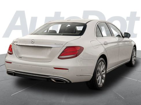 Used 2018 Mercedes-Benz E 300 E 300 4MATIC Sedan 4D w/ Premium 1 Package image 3