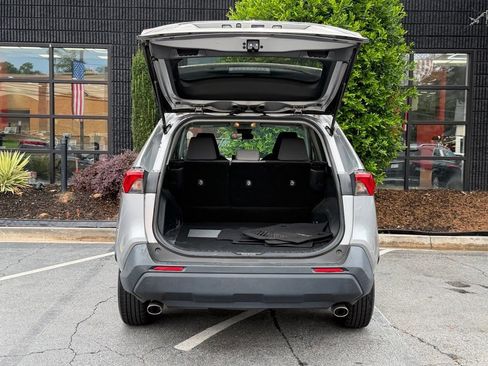 Used 2020 Toyota RAV4 XLE AWD/4WD image 17