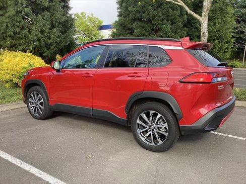 Certified 2024 Toyota Corolla Cross XLE w/ Convenience Package image 10