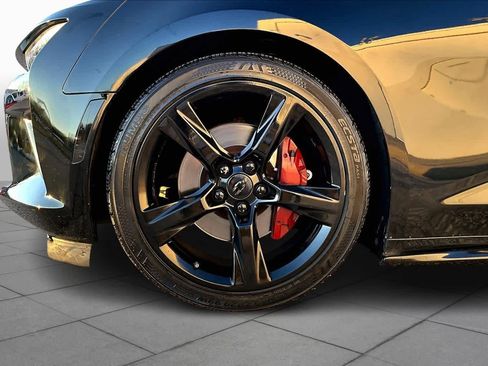 Used 2018 Chevrolet Camaro SS image 9