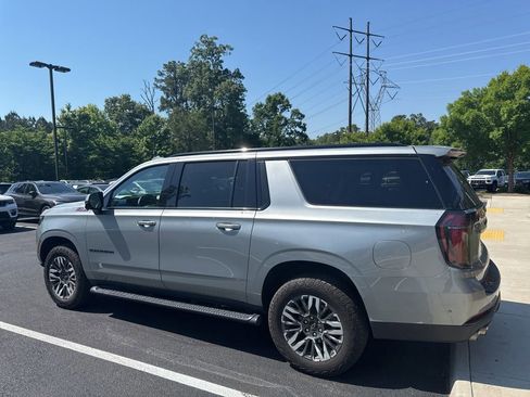 Used 2025 Chevrolet Suburban Z71 AWD/4WD image 4
