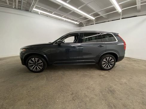 Used 2022 Volvo XC90 T5 Momentum image 3