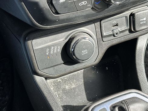 Used 2022 Jeep Renegade Latitude w/ Convenience Group image 28