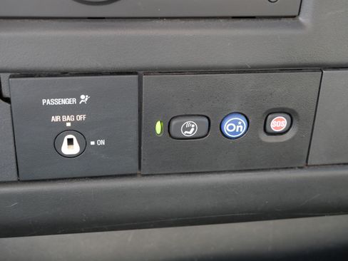 Used 2017 Chevrolet Express 2500 RWD image 32