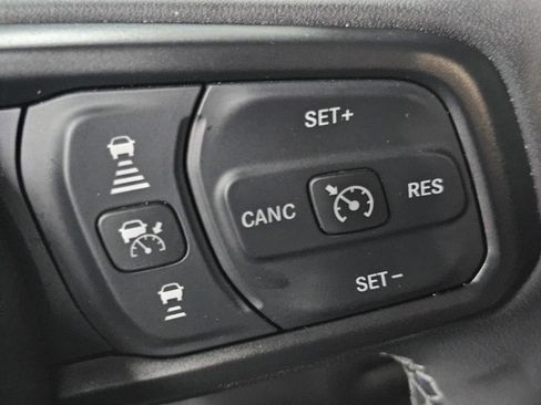 Used 2025 Jeep Gladiator Sport AWD/4WD image 37