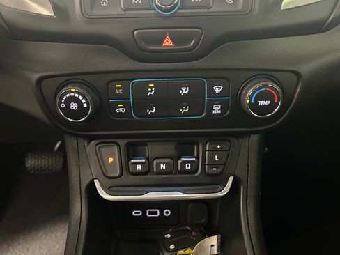 Used 2018 GMC Terrain SLE FWD image 19