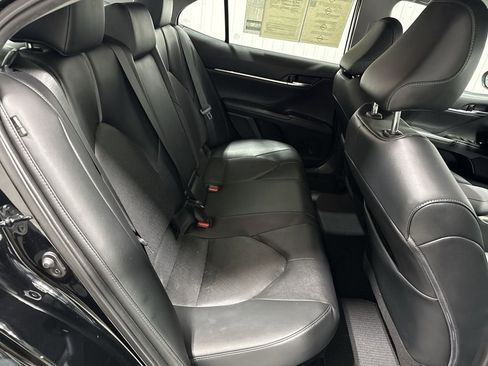 Used 2022 Toyota Camry XLE image 28
