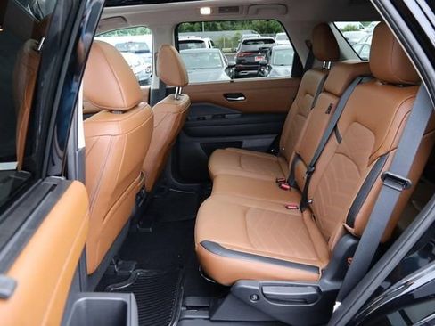 Certified 2025 Nissan Pathfinder Platinum w/ Cargo Package FWD image 11
