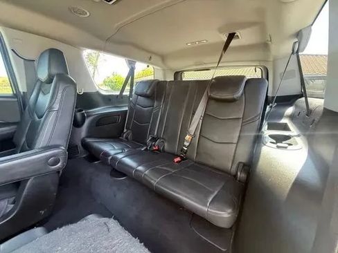 Used 2018 Cadillac Escalade ESV Premium Luxury RWD image 13