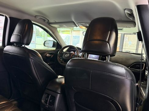 Used 2020 Jeep Cherokee Trailhawk AWD/4WD image 47