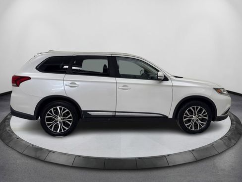 Used 2018 Mitsubishi Outlander SE image 4