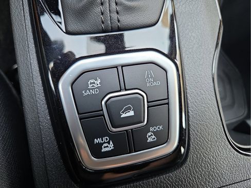 New 2026 Nissan Frontier SV w/ Tow Package image 18