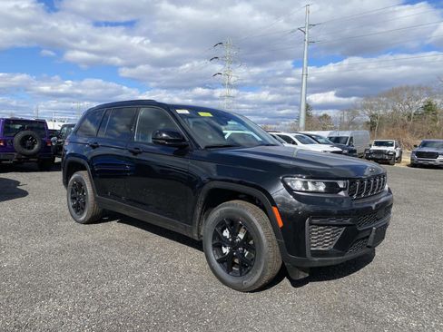 New 2026 Jeep Grand Cherokee Altitude image 1