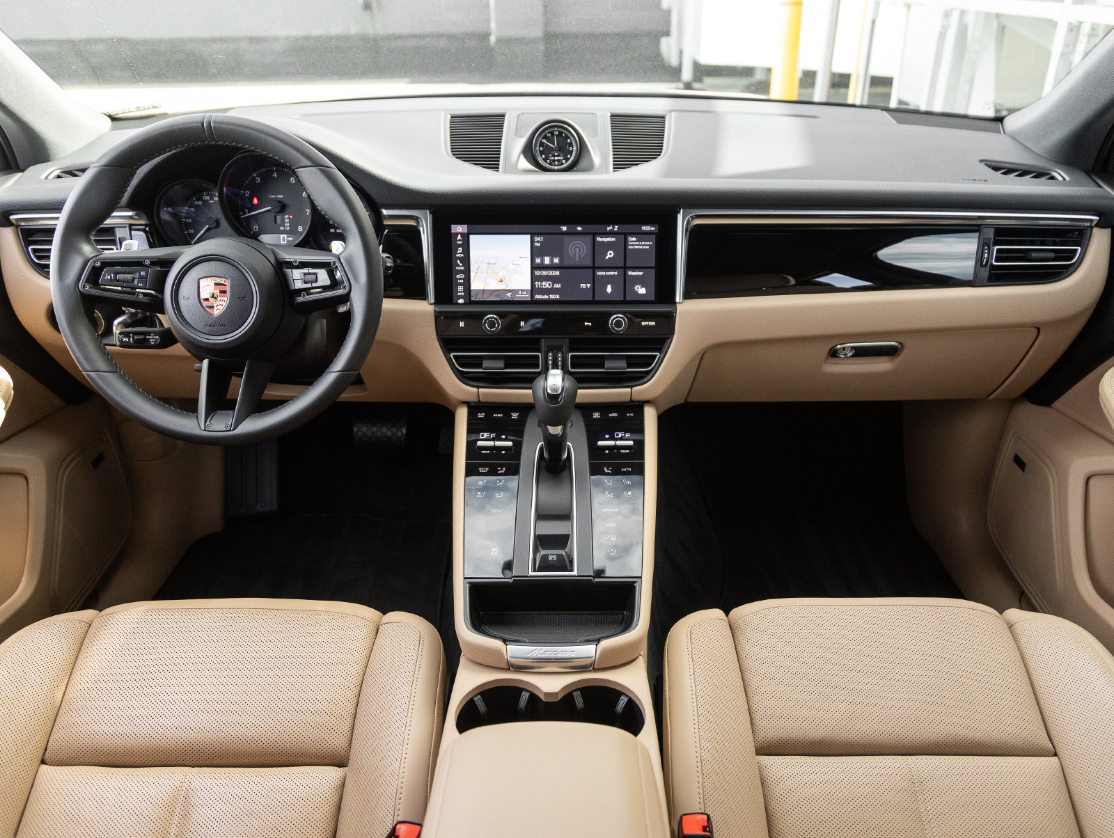 Certified 2024 Porsche Macan AWD/4WD image 12