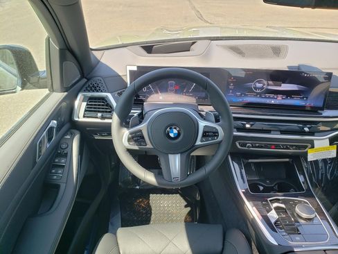 New 2026 BMW X5 xDrive40i w/ M Sport Package AWD/4WD image 15
