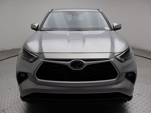 Certified 2025 Toyota Highlander LE image 5