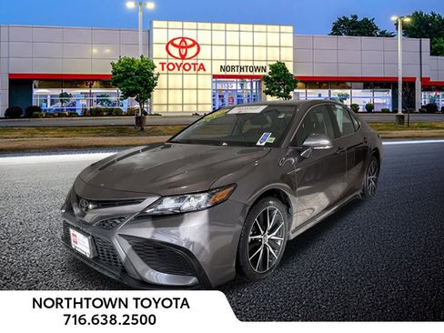 Used 2024 Toyota Camry SE image 1