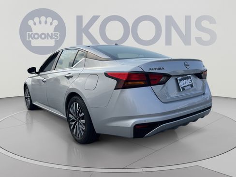 Used 2024 Nissan Altima 2.5 SV FWD image 4