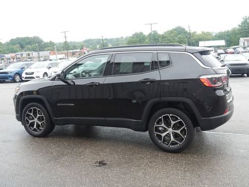 Used 2024 Jeep Compass Limited AWD/4WD image 8