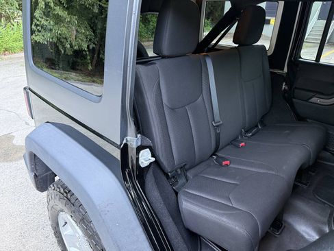 Used 2017 Jeep Wrangler Unlimited Sport w/ Quick Order Package 23S AWD/4WD image 27