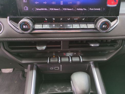 Certified 2025 Chevrolet Colorado LT w/ Advanced Trailering Package image 11