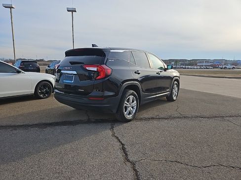 Used 2024 GMC Terrain SLE image 8