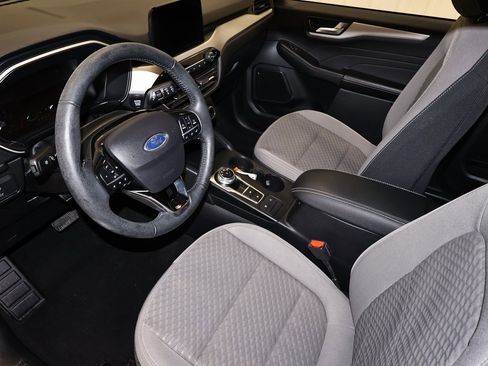 Certified 2021 Ford Escape SE w/ SE Sport Appearance Package image 31