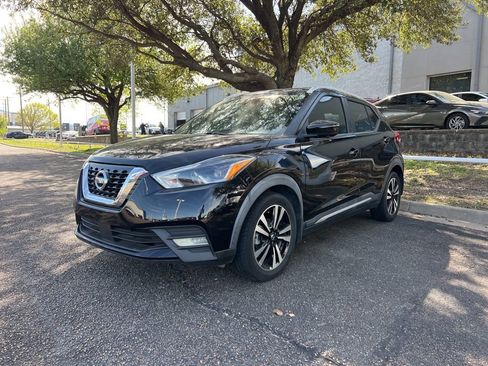 Used 2020 Nissan Kicks SR image 3